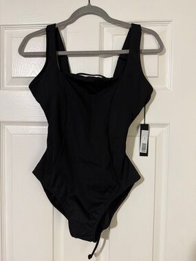 Ta3 Squarey one piece. Black size Medium